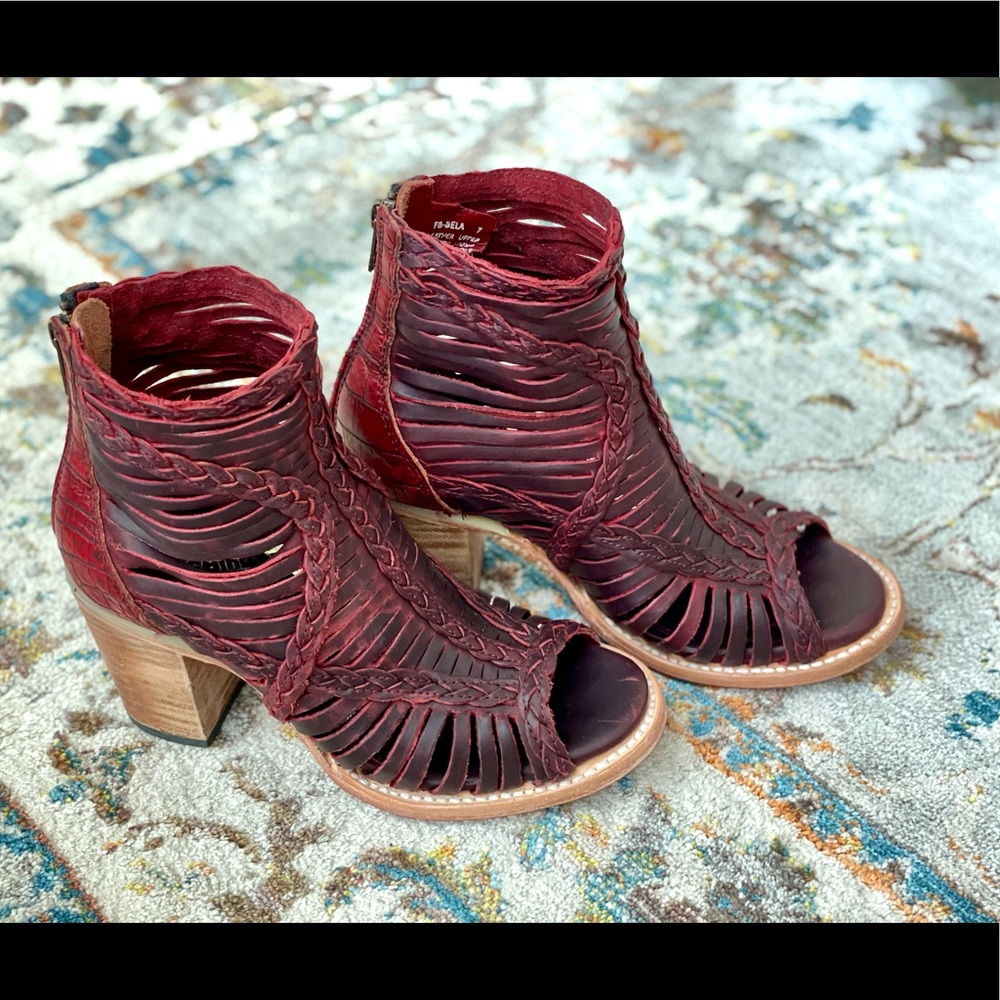 Freebird Bela sandals